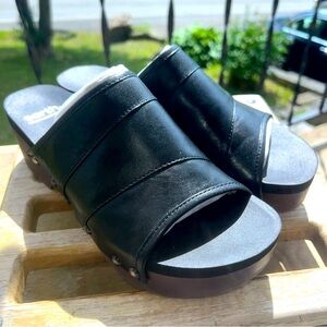 Earth Black Leather “Pine Tiga “ Clog Sandals Women’s Size 7.5M